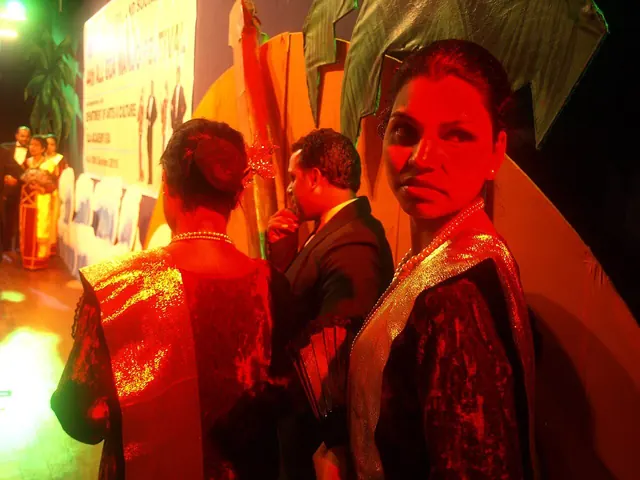 A mando performer looks backstage